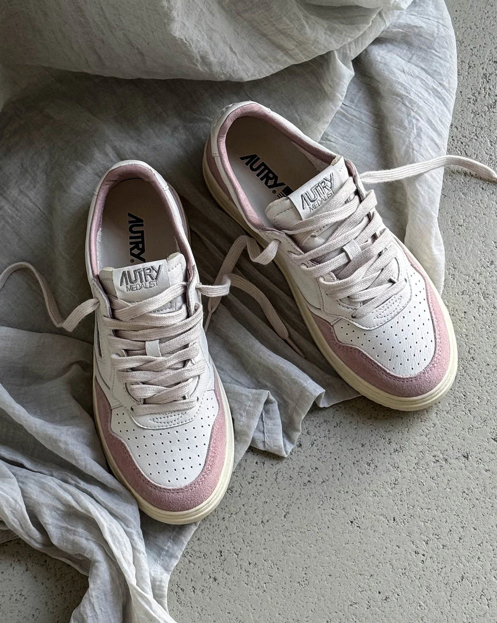 Medalist W *Goat / Suede*