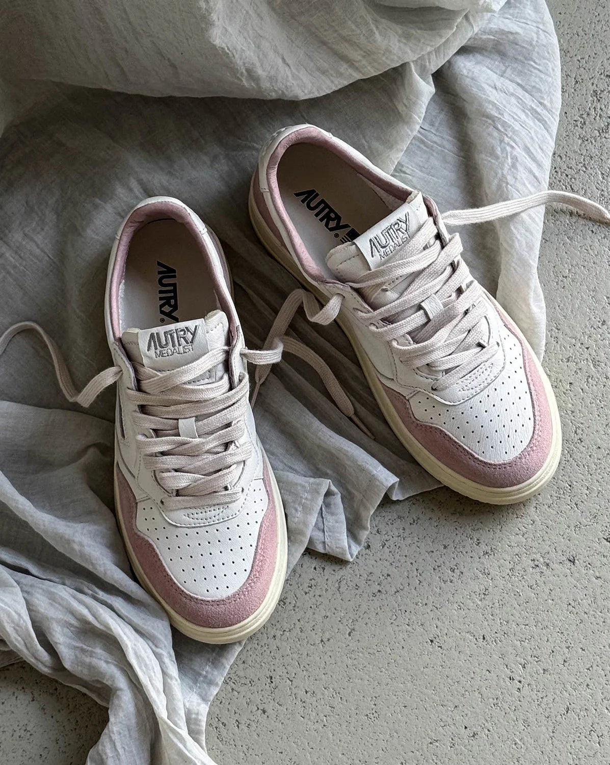 Medalist W *Goat / Suede*