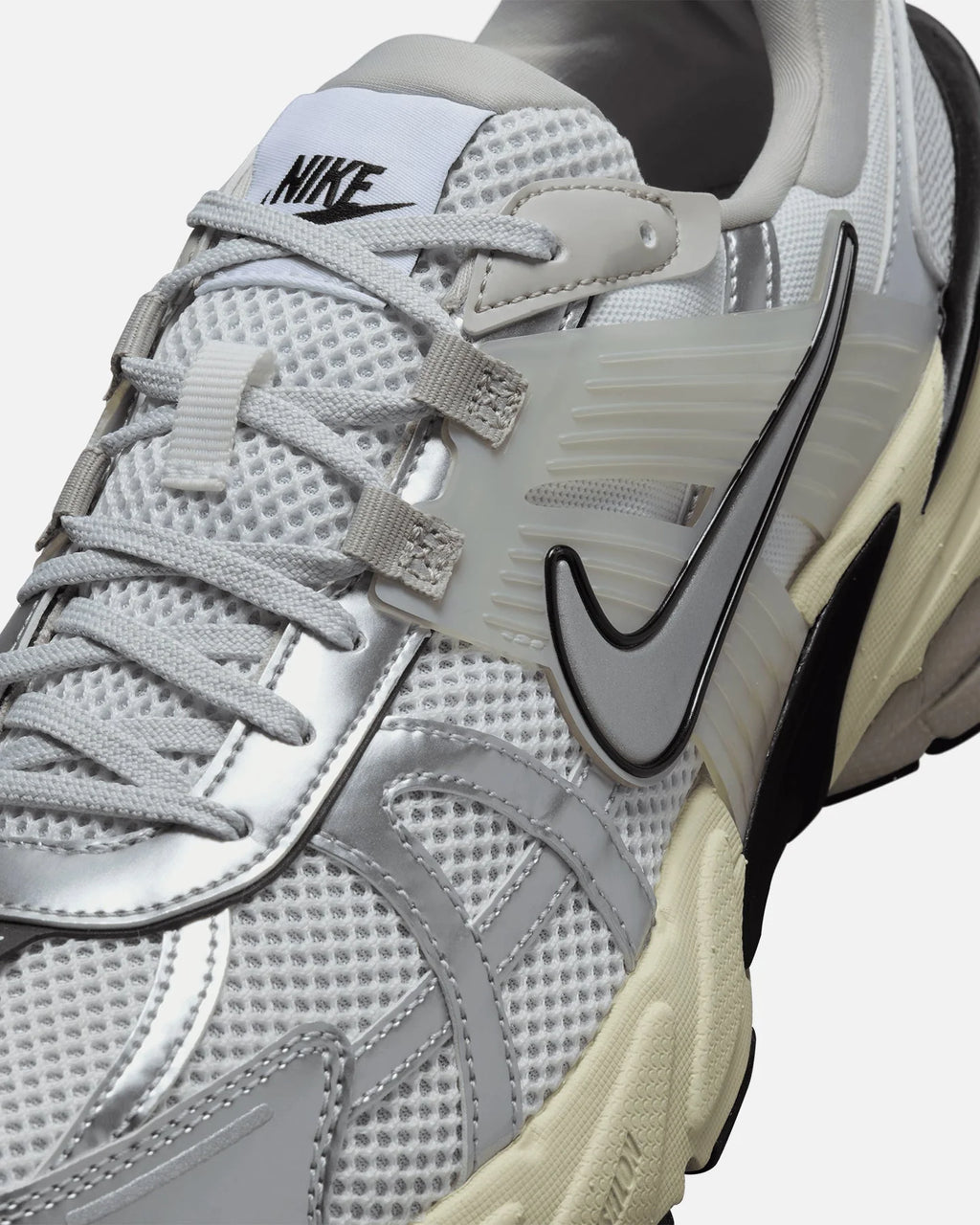 V2K Run Summit White/Metallic Silver