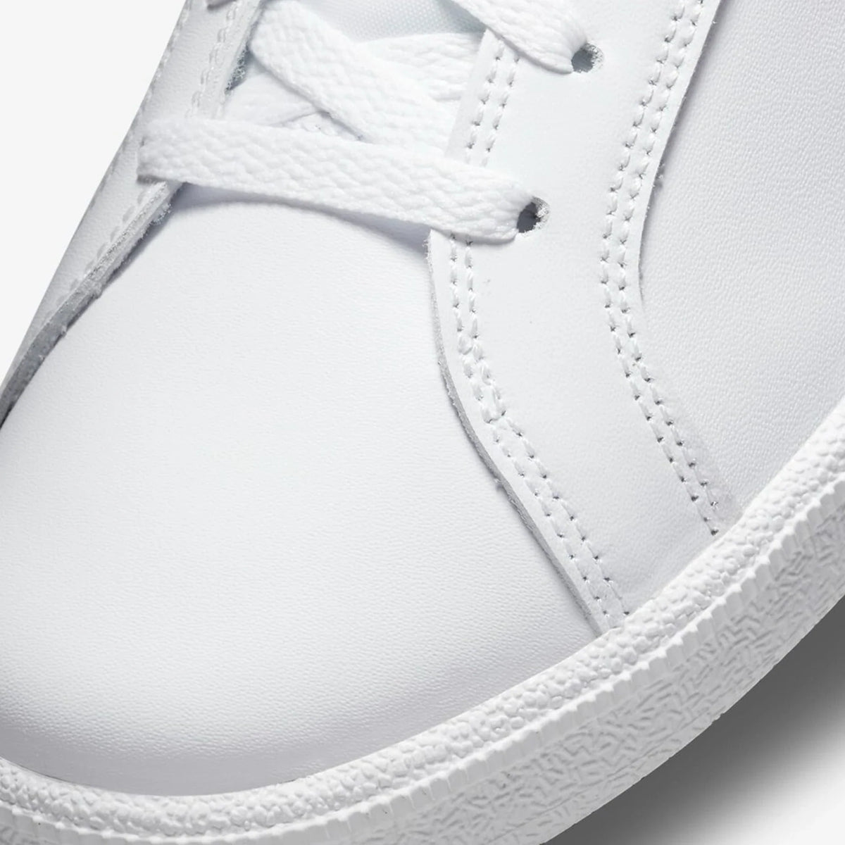 Court Royale 'White Black